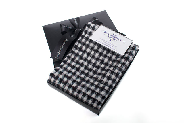 Lambswool scarf in gift box